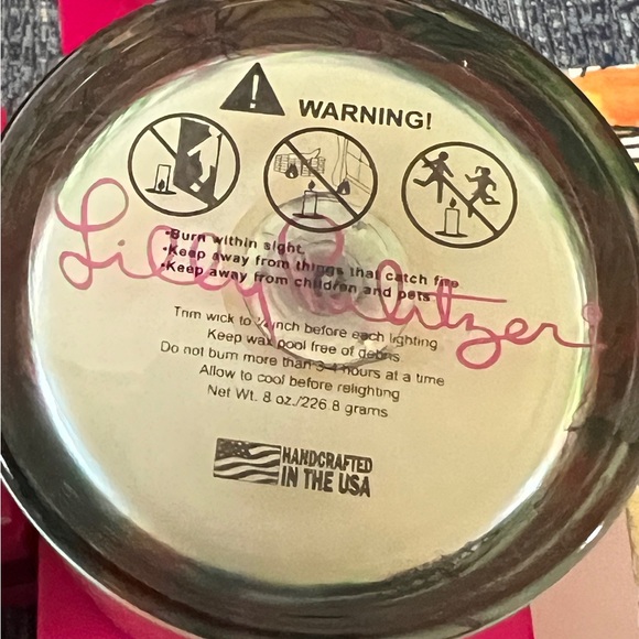 New Lilly Pulitzer Scented 5x5 Candle - Picture 4 of 7